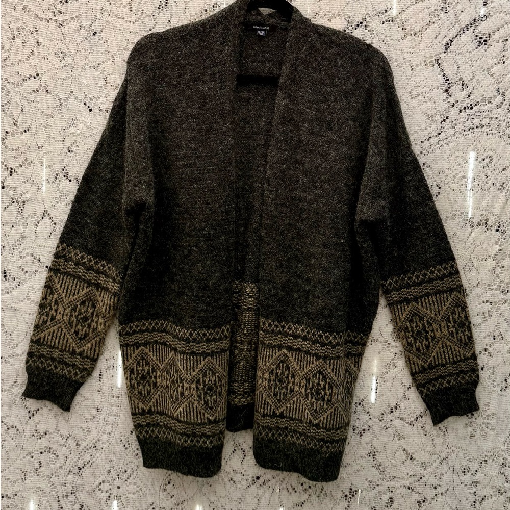 Cozy soft women’s gray and Tan Cardigan. Size 1X/2X